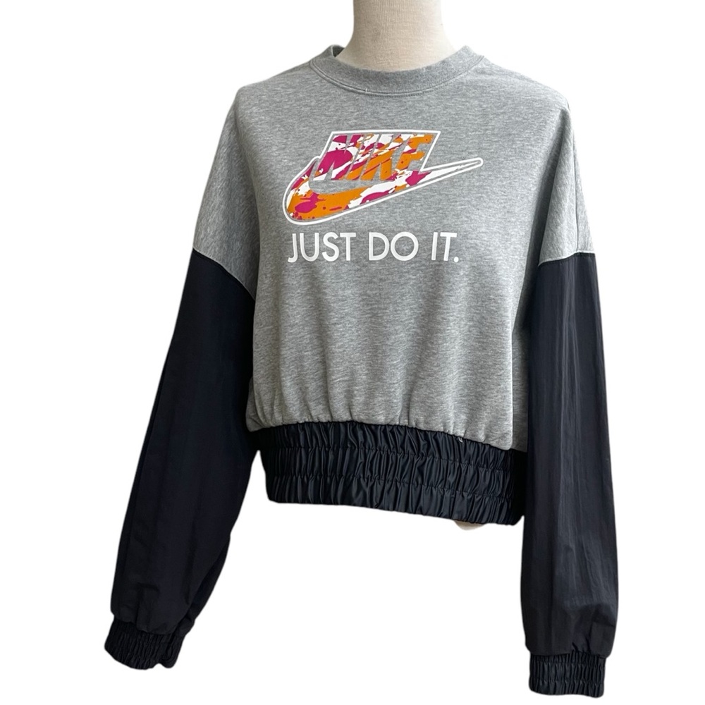 Nike Womens Sweatshirt Sz XS Gray Black Pullover Crew Neck Workout Activewear